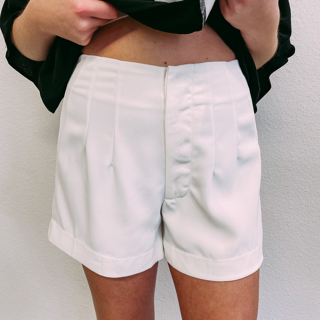 GOING OUT WHITE SHORTS